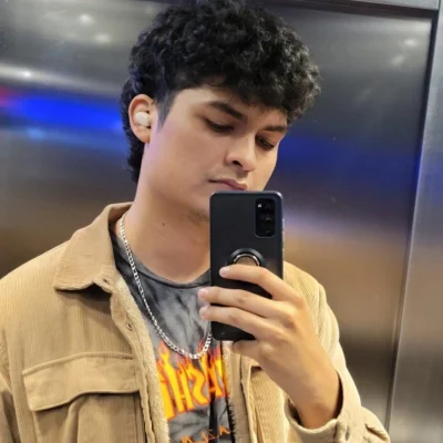 Adrián Flores Rojas